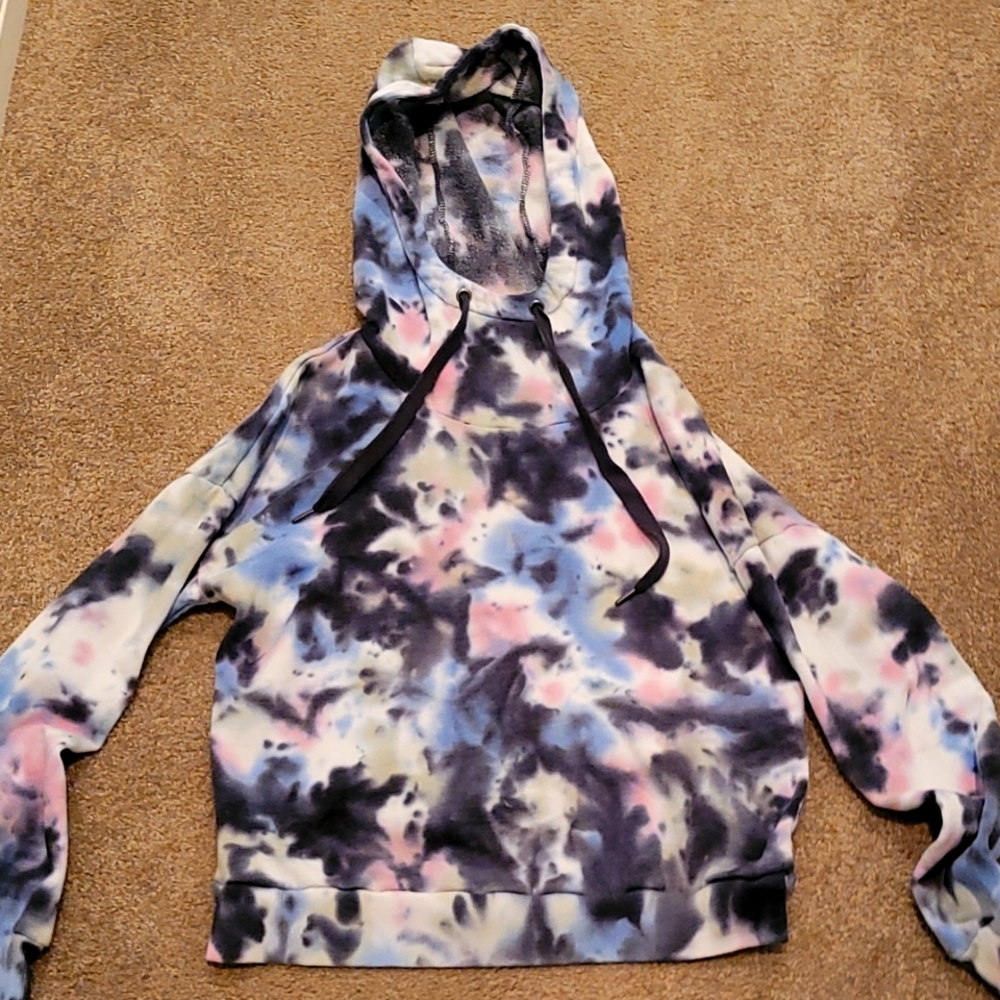 I'm selling a tye dye sweatshirt from 90 Degree by Relfex!!!